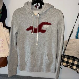 Y2K Hollister Light Gray Crewneck Hoodie with Maroon Logo